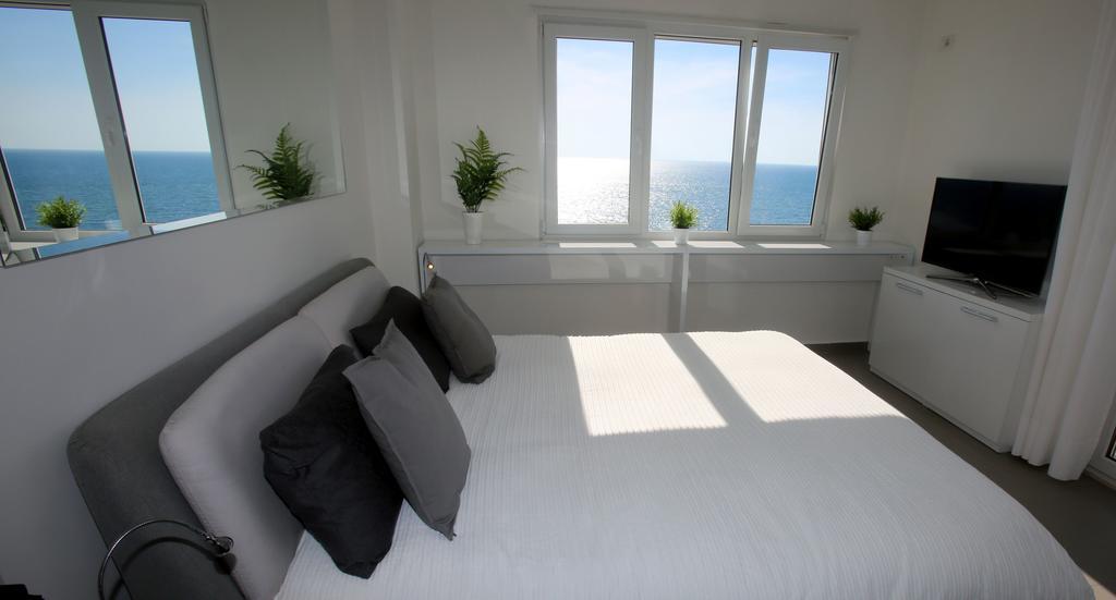 White Luxury Appartement