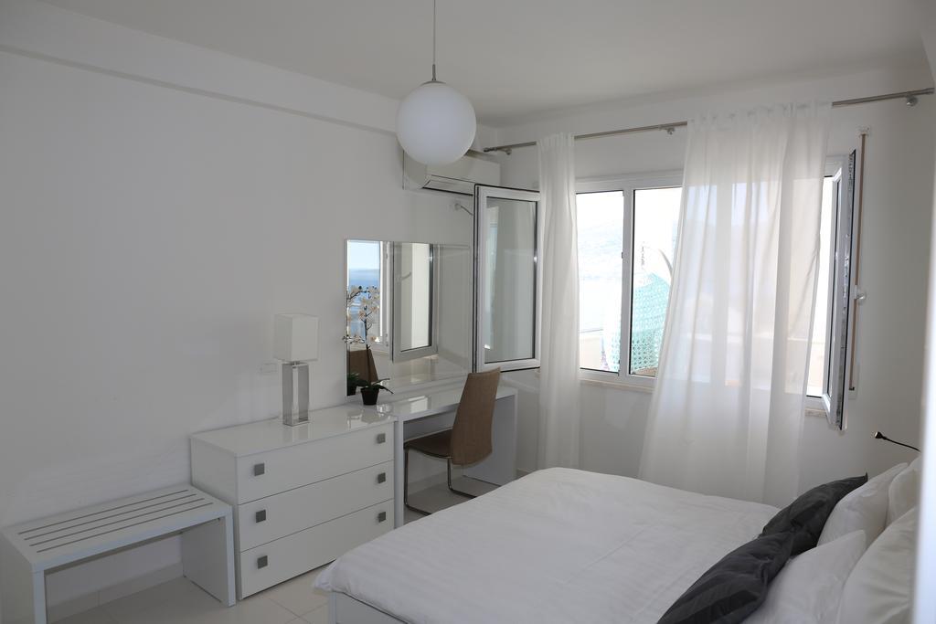 White Luxury Appartement Saranda